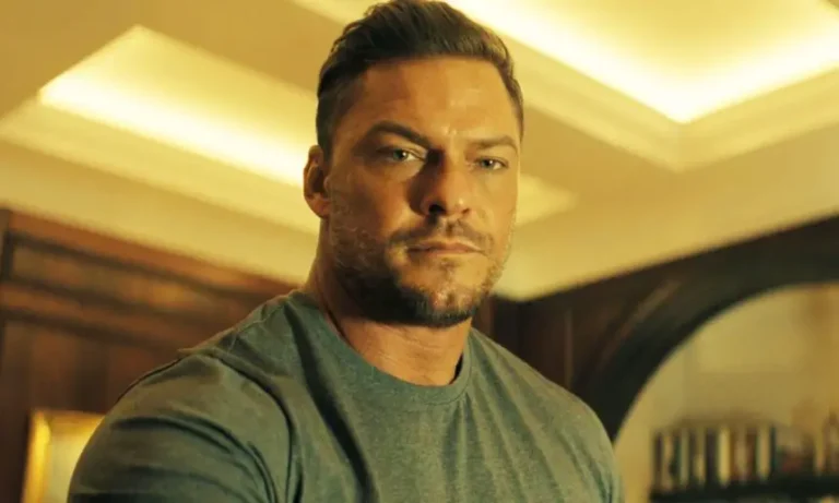 Alan Ritchson é acusado de agredir vizinho nos EUA