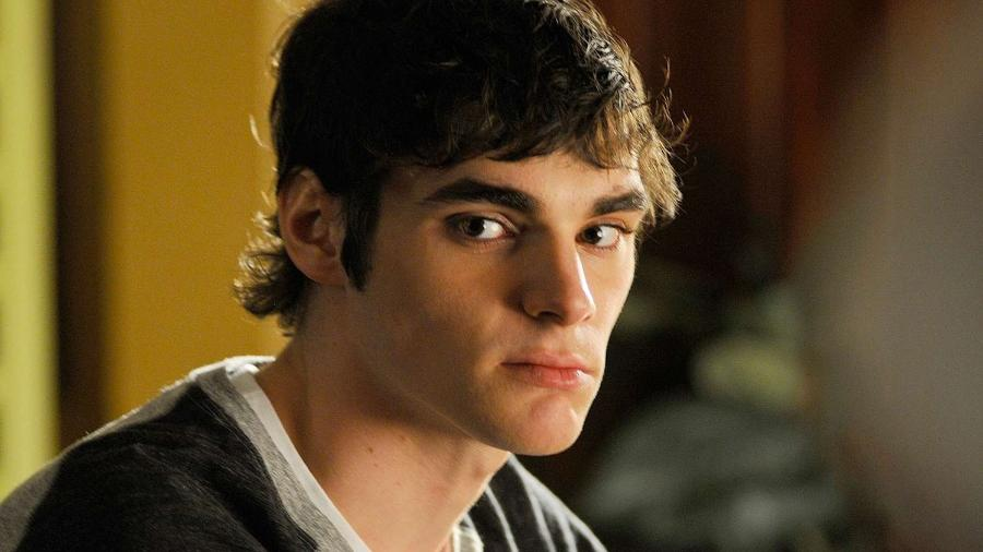 Imagem principal da matéria: Morre RJ Mitte, ator que interpretou o filho de Walter White em Breaking Bad, aos 34 anos